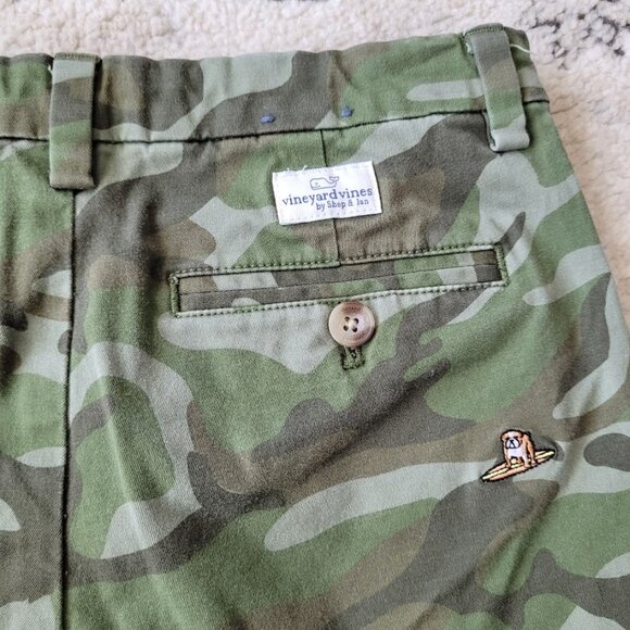 Vineyard Vines Surfing Bulldog Camo Breaker Shorts 10 - Picture 7 of 7